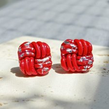 Kolczyki wkrętki – Czerwone węzły, sploty ze srebrem – Glina polimerowa – Handmade sztyfty