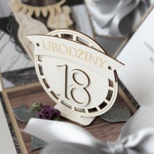 Pudełeczko prezent na 18 urodziny kartka 3d