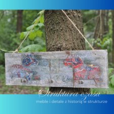 Ręcznie wykonany wieszak ścienny w stylu rustykalnym – folk, shabby chic, vintage, chippy look