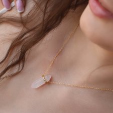 Naszyjnik "Mystical Rose Quartz" ozdobiony dużym kamieniem kwarcem różowym i cyrkoniami- srebro 925 pozłacane