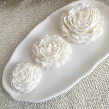 Zestaw prezentowy świece ekologiczne sojowe dekoracyjne "Peony Queen" białe + taca z gipsu- pudełko prezentowe