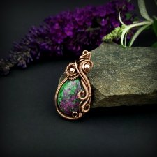Zoisyt z rubinem wisiorek wire wrapping