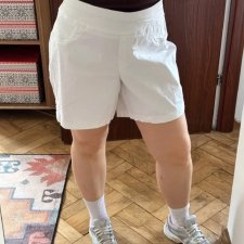 Białe szorty elastyczne dlugie Plus Size 5XL / 50 / 22