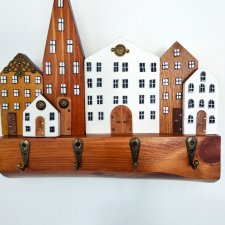 Dekoracyjny wieszak na klucze lub biżuterię.