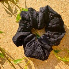Czarna scrunchie z koronką