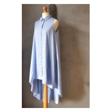 Błękitna sukienka szmizjerka high-low XS S