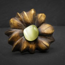 Broszka - lipa i żółty uleksyt  – biżuteria z duszą ziemi, pirografia, handmade, prezent Unique Jewelry Design; Luxury Wooden Jewellery
