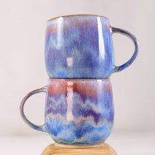 Lawendowy kubek ceramiczny z uchem, rękodzieło, kamionka, sygnatura