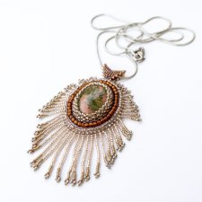 Wisior w stylu boho chic z unakitem