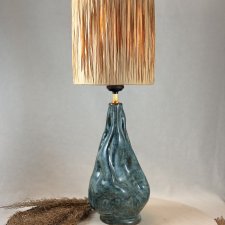 Organiczna lampa ceramiczna z abażurem z rafii, morska, handmade