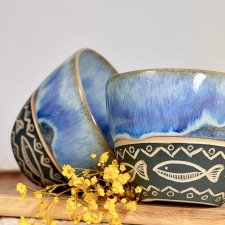 Zestaw dwóch etno czarek ceramicznych w ryby, kubek na herbatę kawę, matchawan