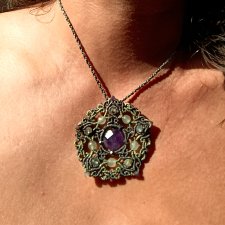 Pentagram Gwiazda Mandala wisior pleciony z Ametystem i Frenitem mikro makrama