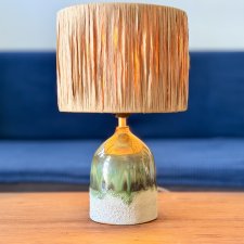 Ceramiczna lampa z abażurem z rafii, zieleń i pumeks, handmade