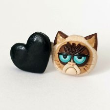 Kolczyki Zrzędliwy Kot Grumpy Cat i Czarne Serduszko