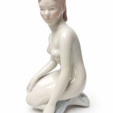 Duża figurka Akt kobiety Aquincum Budapest porcelanowa malowana dama Vintage