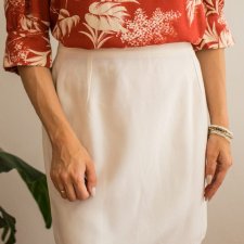Klasyczna kremowa spódniczka S