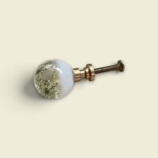Gałka meblowa DZIKA MARCHEW 40 mm - kwiaty w żywicy - Raindrops White