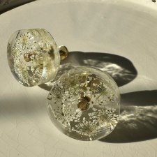 Gałka meblowa krążek DZIKA MARCHEW 39 mm - kwiaty w żywicy - Pralines