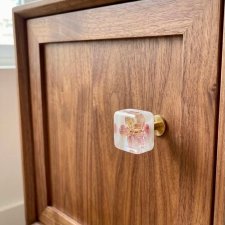 Gałka meblowa kwadracik HORTENSJA 30 mm - kwiaty w żywicy - Pralines White