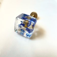 Gałka meblowa kwadracik LAWENDA 25 mm - kwiaty w żywicy - Pralines