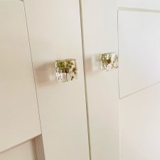 Gałka meblowa kwadracik TRYBULA 30 mm - kwiaty w żywicy - Pralines Pure