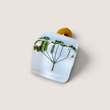 Gałka meblowa kwadracik TRYBULA 30 mm - kwiaty w żywicy - Pralines White