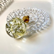 Gałka meblowa pastylka CZARNY BEZ 30 mm - kwiaty w żywicy - Pralines