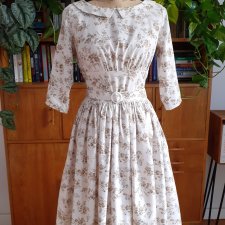 Sukienka retro w stylu lat 50-tych