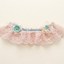 Podwiązka z jedwabiu naturalnego sygnowana personalizowanym haftem - Lea