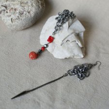 Asymetryczne kolczyki z hematytem i koralem
