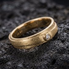 Złoty pierścionek z diamentem 1,5 mm