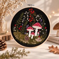 Jesienne muchomory,haft w oprawie ok 20 cm średnicy