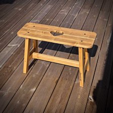 Drewniana, Sosnowa ławeczka z serduszkiem, z litego drewna, boho rustykalna