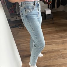 Jasnoniebieskie jeansy wysoki stan z ozdobnymi ćwiekami H&M