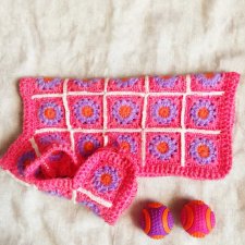 Sweter poncho dla psa "Kalejdoskop" – ręcznie szydełkowane ubranko w kwiaty