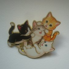 METALOWA EMALIOWANA PRZYPINKA PIN KOTKI