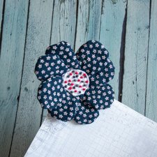Broszka - Kwiatki Puchatki - Marzycielka