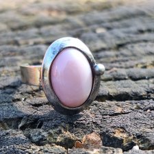 Opal różowy - pierścionek regulowany