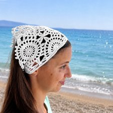 Biała ażurowa chusta na głowę szydełkowa bandana boho 100% bawełna
