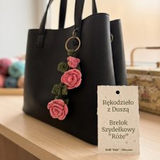 Brelok szydełkowy do kluczy torebki różany róże kwiaty handmade