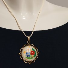 Ręcznie haftowany wisior  DLA BERENIKI