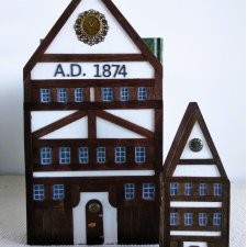Szachulcowe kamieniczki A.D.1874 - podpórka do książek .