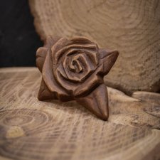 Broszka z naturalnego drewna lipy – rękodzieło z duszą - prezent dla kobiety dla niej Unique Jewelry Design; Luxury Wooden