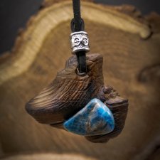Naszyjnik apatyt– bałtyckie drewno dryftowe, Wood Pendant, biżuteria z drewna, minerał, kamień, dla niej, pirografia