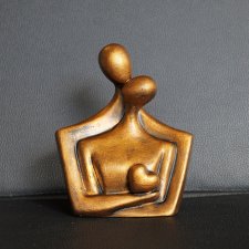 Rzeźba Para Zakochanych miodowe złoto wys. 11,8 cm