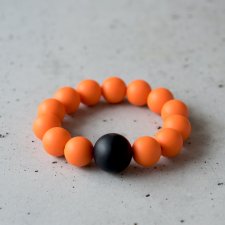 Bransoletka na Halloween z czarnym akcentem