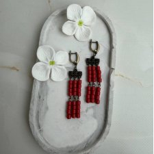 Długie ceramiczne czerwone kolczyki w stylu boho