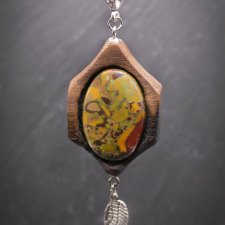 Wisiorek z naturalnego drewna  orzecha i jesienny jaspis – rękodzieło z duszą - prezent dla kobiety dla niej Unique Jewelry Design; Luxury Woode