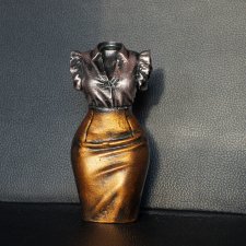 Rzeźba kobieta w spódnicy wys. 12 cm