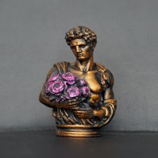 Rzeźba Marek z kwiatami wys. 9 cm
